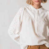 Indi & Cold embroidered Blouse / Crudo