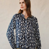 Bella Dahl Long Sleeve Shirred Raglan Shirt / Navy Leaves Print