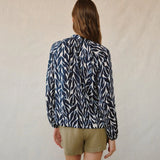 Bella Dahl Long Sleeve Shirred Raglan Shirt / Navy Leaves Print